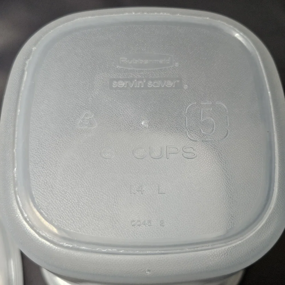 Set‎ of 2 Rubbermaid Servin' Saver Food Canisters Containers #8 #5 White Lids